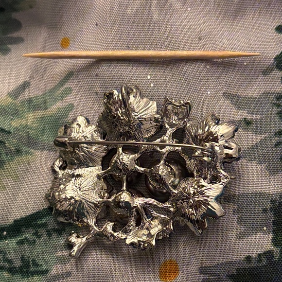 Teal, Turquoise, & Silver Floral Brooch/Pendant - Picture 3 of 3